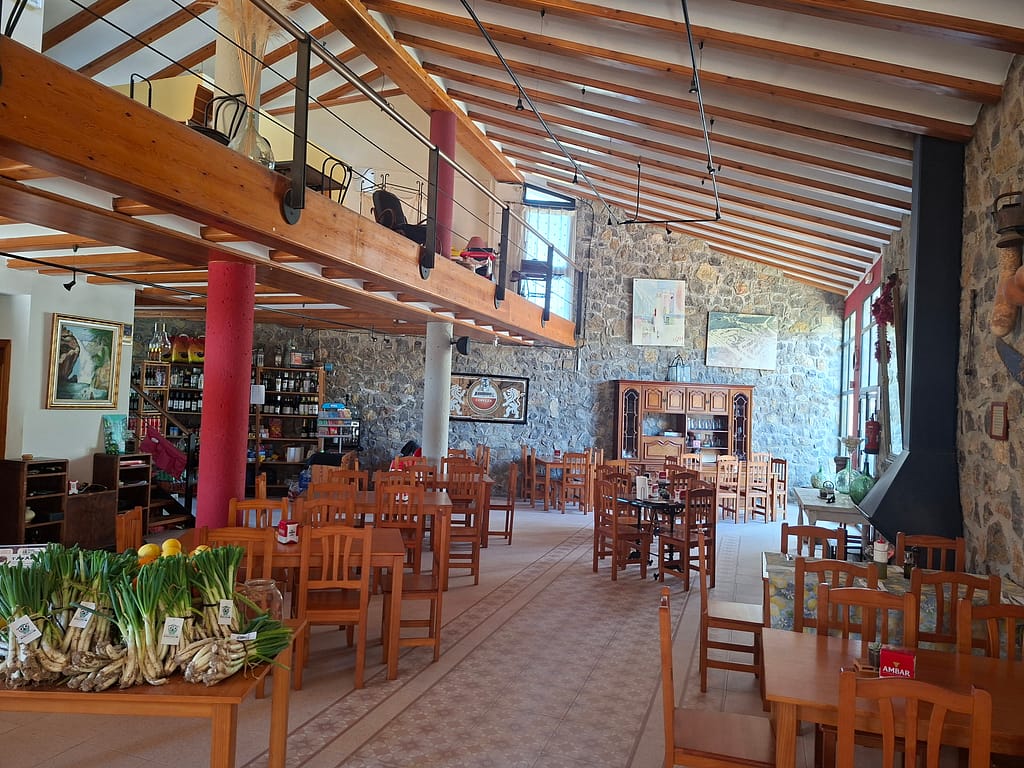 Camping Fonts del Algar restaurant and café
